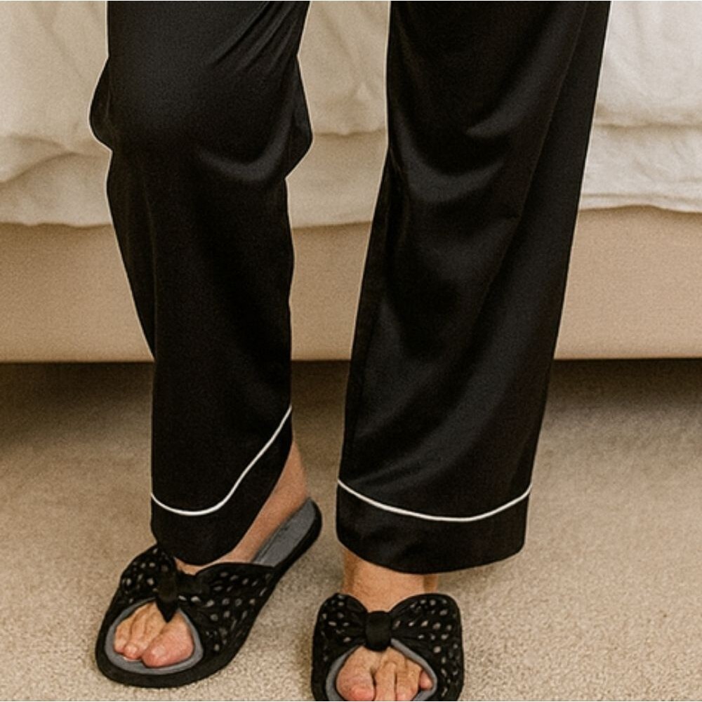 Isotoner Bow Slippers 7.5/8 Black Gray Whimsical Girlhoodcore Cozy Comfy